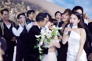 Mai Phuong Thuy and Celebrities Light Up Midu's Wedding Reception - image 3