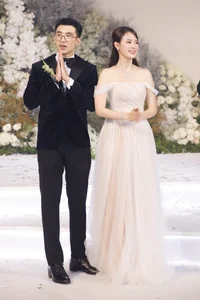 Mai Phuong Thuy and Celebrities Light Up Midu's Wedding Reception - image 1