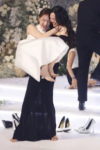 Mai Phuong Thuy and Celebrities Light Up Midu's Wedding Reception - image 4