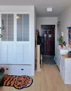 Inside a Stunning 33-Square-Meter Micro Apartment: Smart Design and Minimalist Living Inspiration - image 2