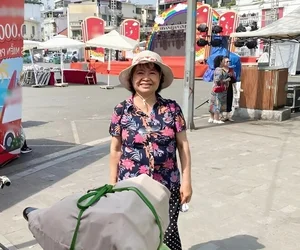 A 13-Year Mission of Love: The U70 PhD Cleaning Hoan Kiem Lake Every Day - image 3