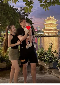 Dang Van Lam's Wife Wows Fans with Post-Baby Body Transformation - image 0