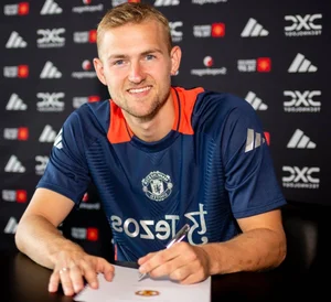 The Billion-Dollar List: Top 10 Footballers by Cumulative Transfer Fees - image 5
