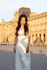 Cecilia Cheung and Guli Nazha Shine at Paris Fashion Week - image 3