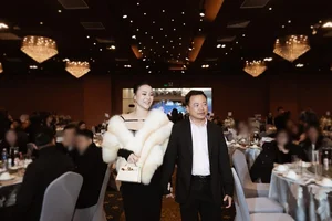 Phuong Oanh Joins Husband Shark Binh at Year-End Celebration - image 3