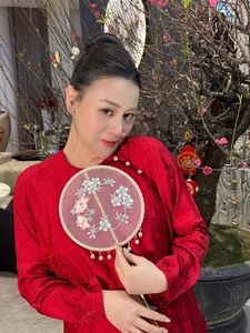 Phuong Oanh Joins Husband Shark Binh at Year-End Celebration - image 1