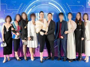 Phuong Oanh Joins Husband Shark Binh at Year-End Celebration - image 7