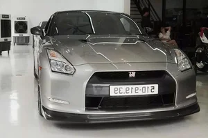 Experience the Legendary Nissan GT-R R35: The "Supercar Killer" Spotted on the Vibrant Streets of Ho Chi Minh City - image 1