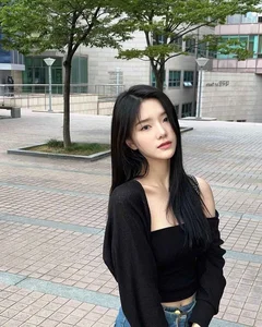 Meet the Standout Korean Beauties on the Hit Dating Show Paradise Island - image 0