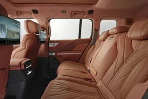 Yangwang U8L: China's Luxury SUV Rivaling the Rolls-Royce Cullinan - image 6