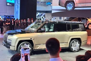 Yangwang U8L: China's Luxury SUV Rivaling the Rolls-Royce Cullinan - image 2