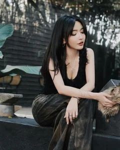 Inside the Most Talked-About Moments of Vietnamese Pop Icon Bich Phuong - image 4