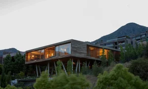 Innovative Floating House Design with Stunning Open-Air Skylight - image 5