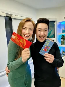 Miss Diem Huong Reveals Handsome Husband Thanh Duy and His Heartwarming Bond with Her Son in Canada - image 2