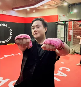 Public Controversy: Bar Representative and Family React to Trung Quan Idol Incident - image 5