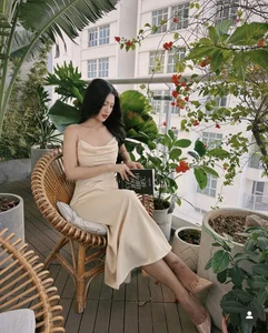 Stunning Gen Z Beauty Queen Captivates Fans in Traditional Vietnamese Ao Dai - image 12