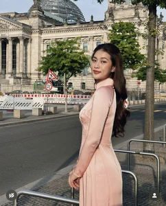 Stunning Gen Z Beauty Queen Captivates Fans in Traditional Vietnamese Ao Dai - image 7