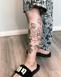 111+ Beautiful and Alluring Calf Tattoos for Women: Elegant Ink Inspiration - image 21