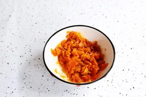 How to Make Crispy and Savory Glazed Chicken Wings Perfect for Family Dinners - image 5