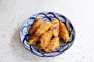 How to Make Crispy and Savory Glazed Chicken Wings Perfect for Family Dinners - image 6