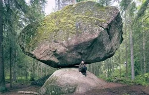 Most Precarious Balancing Rocks in the World Defying Gravity - image 6