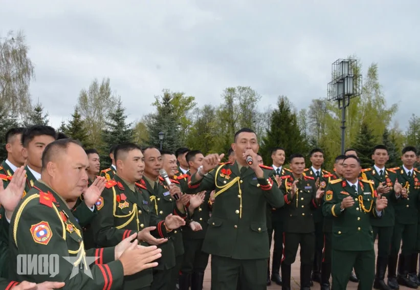 Vietnam People's Army Strengthens Ties with China and Laos through Cultural Exchange