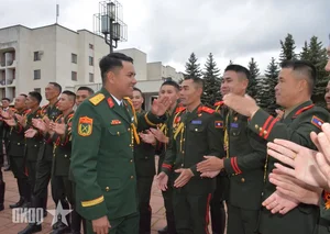 Vietnam People's Army Strengthens Ties with China and Laos through Cultural Exchange - image 17