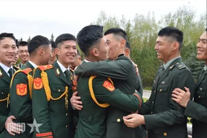 Vietnam People's Army Strengthens Ties with China and Laos through Cultural Exchange - image 15