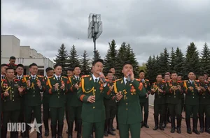 Vietnam People's Army Strengthens Ties with China and Laos through Cultural Exchange - image 2