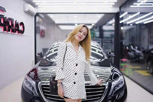Inside the Luxurious and Glamorous Life of Singer Hoang Thuy Linh - image 1