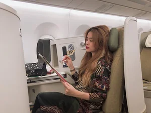 Inside the Luxurious and Glamorous Life of Singer Hoang Thuy Linh - image 0