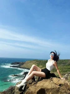 Supermodel Anh Thu Celebrates the Songkran Water Festival with Vibrant Energy in Thailand - image 1