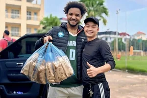 Footballer Nguyen Xuan Son’s Favorite Fried Banana Shop to Open New Branch - image 2