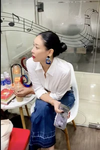 Famous Beauty Queen Lives A Simple Life As A Devoted Mother of Three - image 5