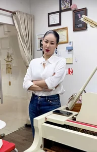Famous Beauty Queen Lives A Simple Life As A Devoted Mother of Three - image 7