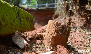 Severe Landslide at Da Lat's Ta Nung Pass Damages Infrastructure - image 5