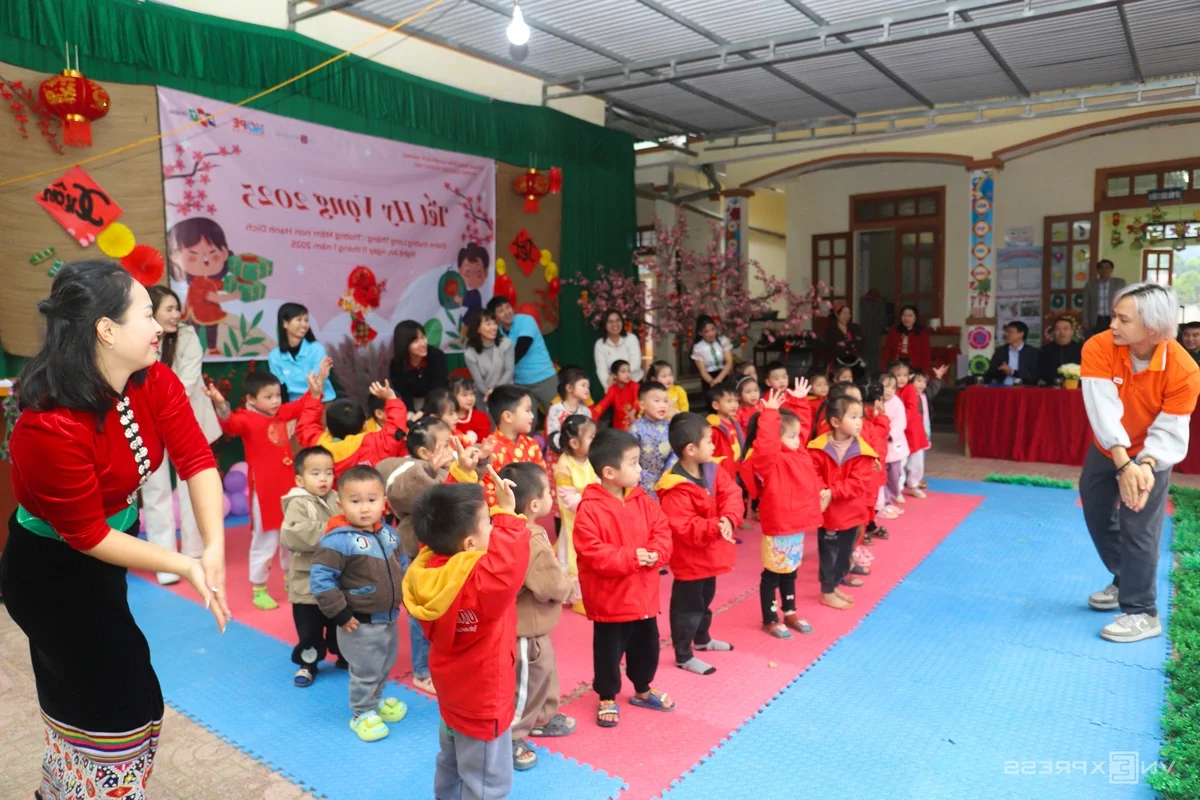 Bringing Hope and Joy: The Historic 'Tet of Hope' Program Reaches Nghe An Highlands