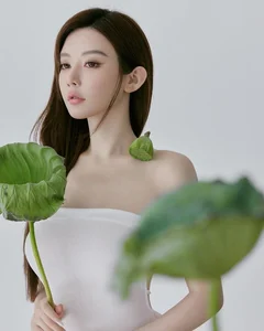 Sichuan Hot Girl Stuns in Delicate Traditional Halter Dress - image 6