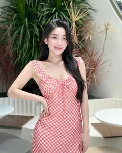 Nghe An Model Captivates Fans with Her Vibrant and Radiant Beauty - image 1