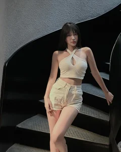 Nghe An Model Captivates Fans with Her Vibrant and Radiant Beauty - image 0