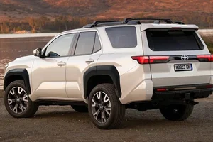 2027 Toyota Fortuner Leaked: A Boxier Design and Advanced Tech Features - image 6