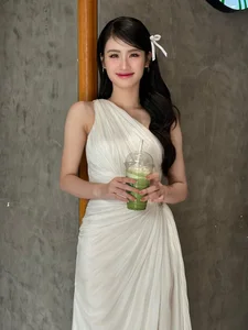 Celebrity Winter Getaway: Huyen Baby's Family in Korea and Diep Lam Anh's New Look - image 4
