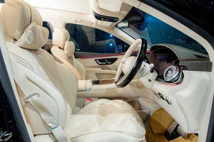 Mercedes-Maybach EQS SUV: Luxury Electric Excellence in Vietnam - image 8