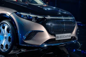 Mercedes-Maybach EQS SUV: Luxury Electric Excellence in Vietnam - image 13