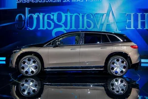Mercedes-Maybach EQS SUV: Luxury Electric Excellence in Vietnam - image 4