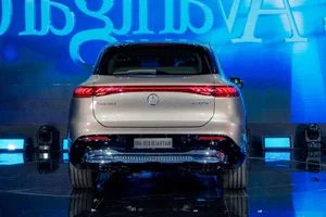 Mercedes-Maybach EQS SUV: Luxury Electric Excellence in Vietnam - image 5