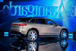 Mercedes-Maybach EQS SUV: Luxury Electric Excellence in Vietnam - image 12