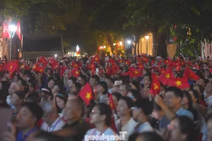Unprecedented Historic Scenes and Large Crowds at August Revolution Square Hanoi - image 4