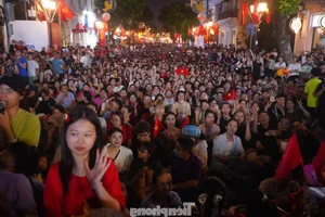 Unprecedented Historic Scenes and Large Crowds at August Revolution Square Hanoi - image 3
