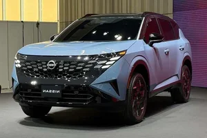 2027 Nissan X-Trail Leaks: Bold Angular Design and e-Power Engine - image 9